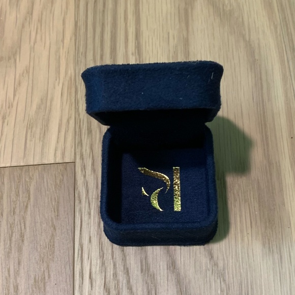 Page Sargisson Jewelry Box - Picture 1 of 2